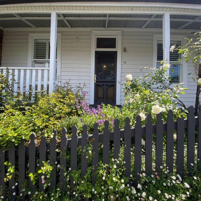 Charming Cottage Nestled In Prime Location Launceston Exterior foto